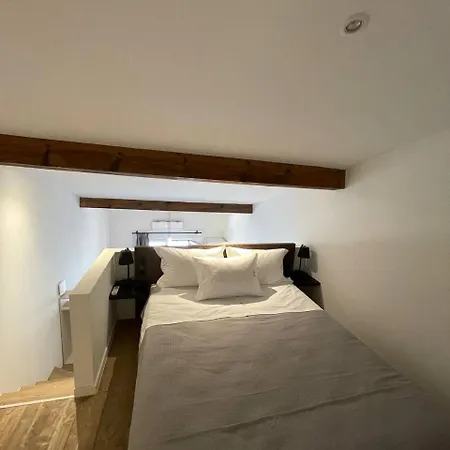 Art Navarino 아파트