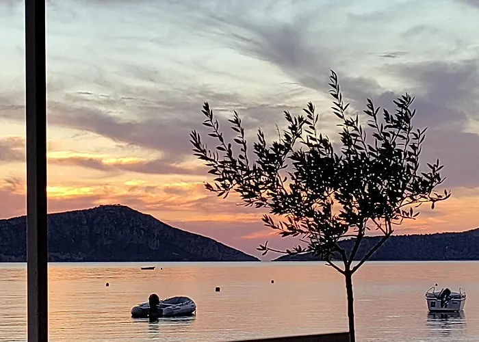 Art Navarino 公寓 *