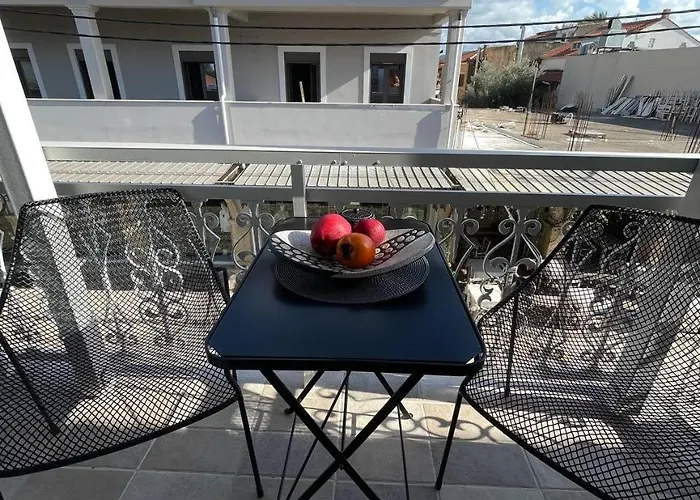 Art Navarino * 吉亚洛瓦